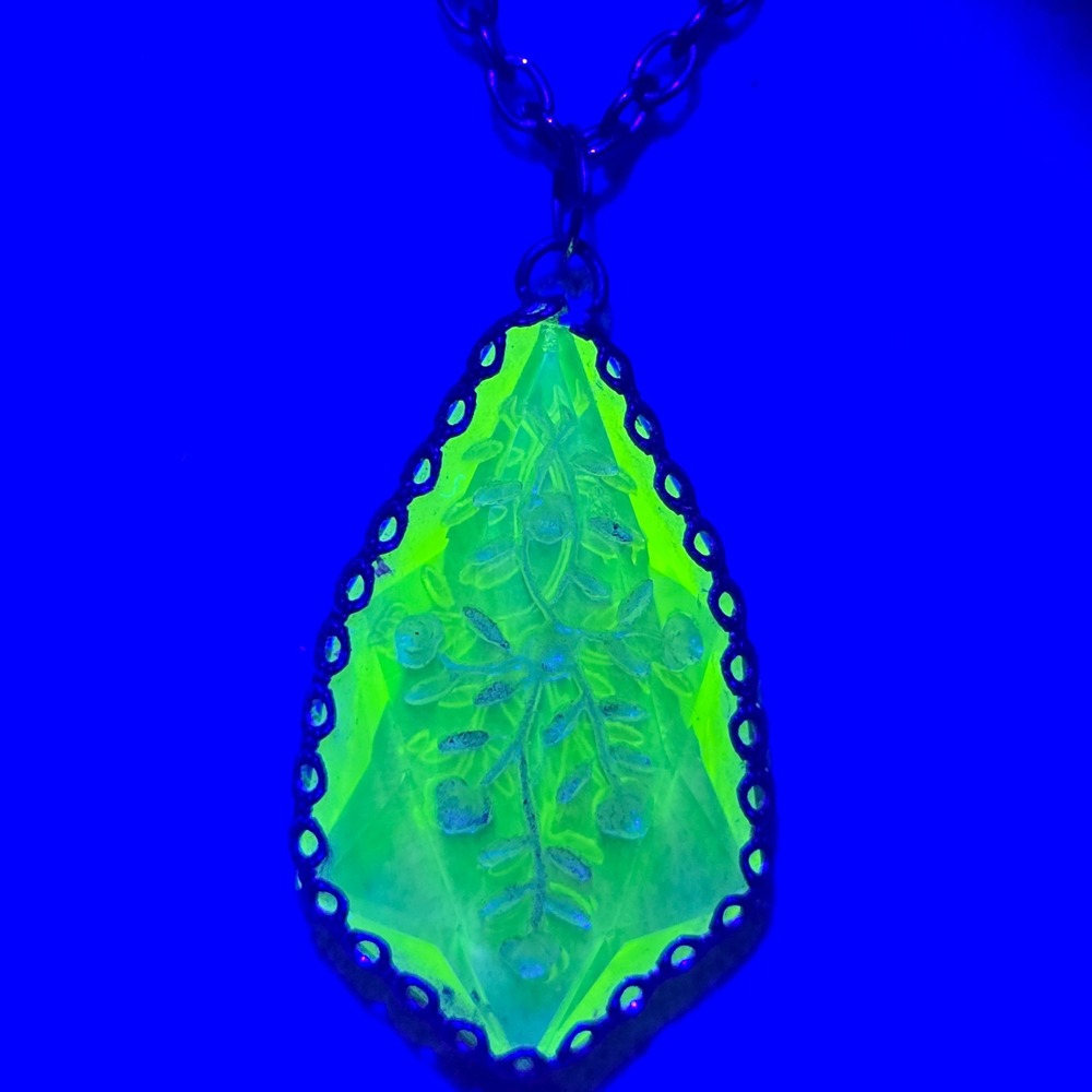 VTG Uranium Glow Vaseline Glass Intaglio Pendant Necklace Yellow Floral Etched